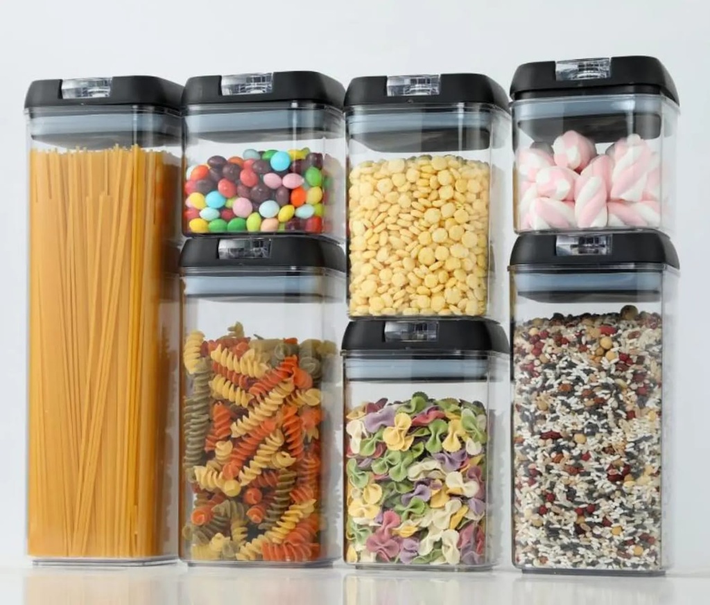 airtight-food-container-black-lid-8pcs-set-lifestyle2
