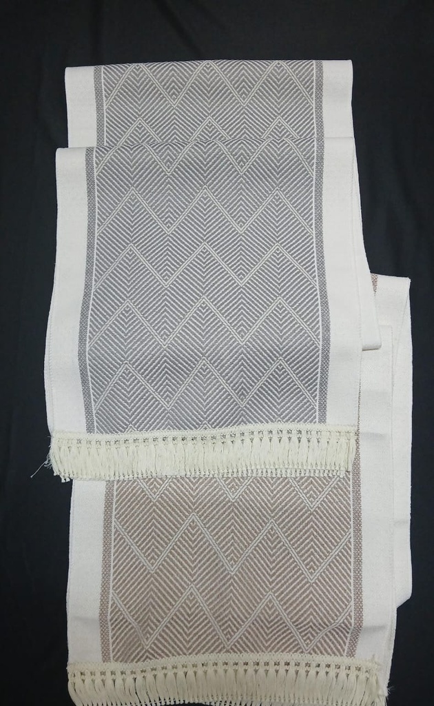 table-runner-jacquard-chevron-grey-beige-lifestyle